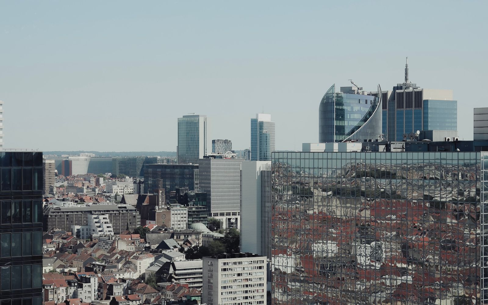 Skyline van Brussel als bestemming voor FedEx-zendingen naar België