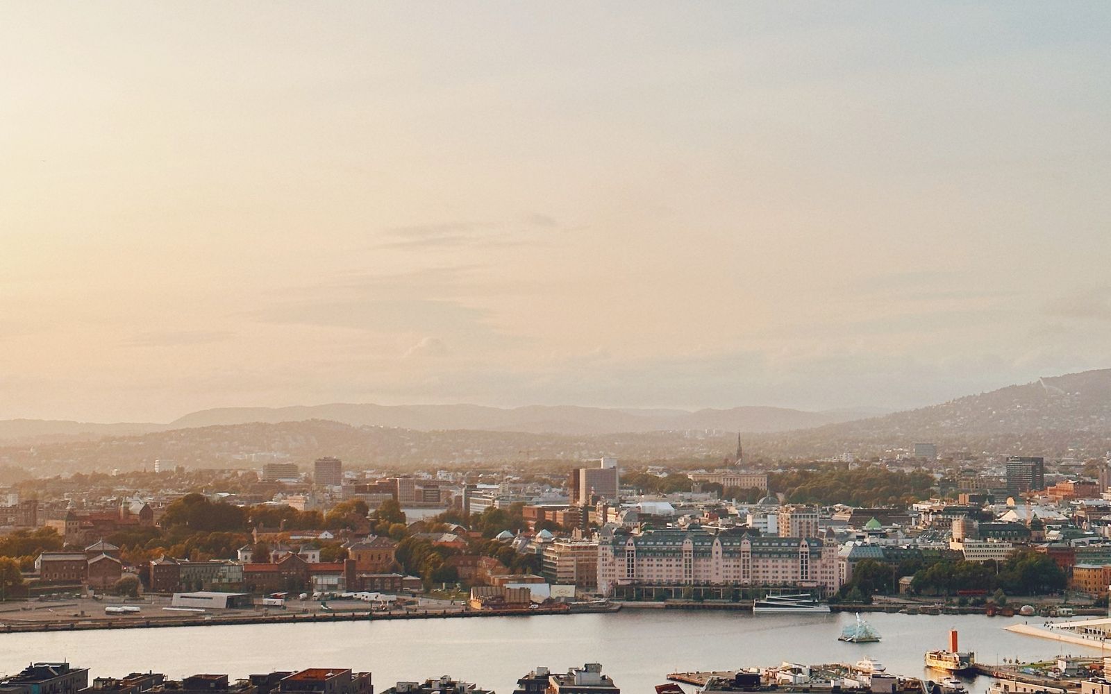 Skyline van Oslo als bestemming voor FedEx-zendingen naar Noorwegen