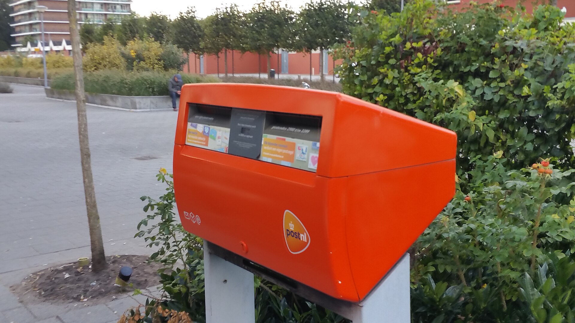 PostNL-brievenbus in Rotterdam