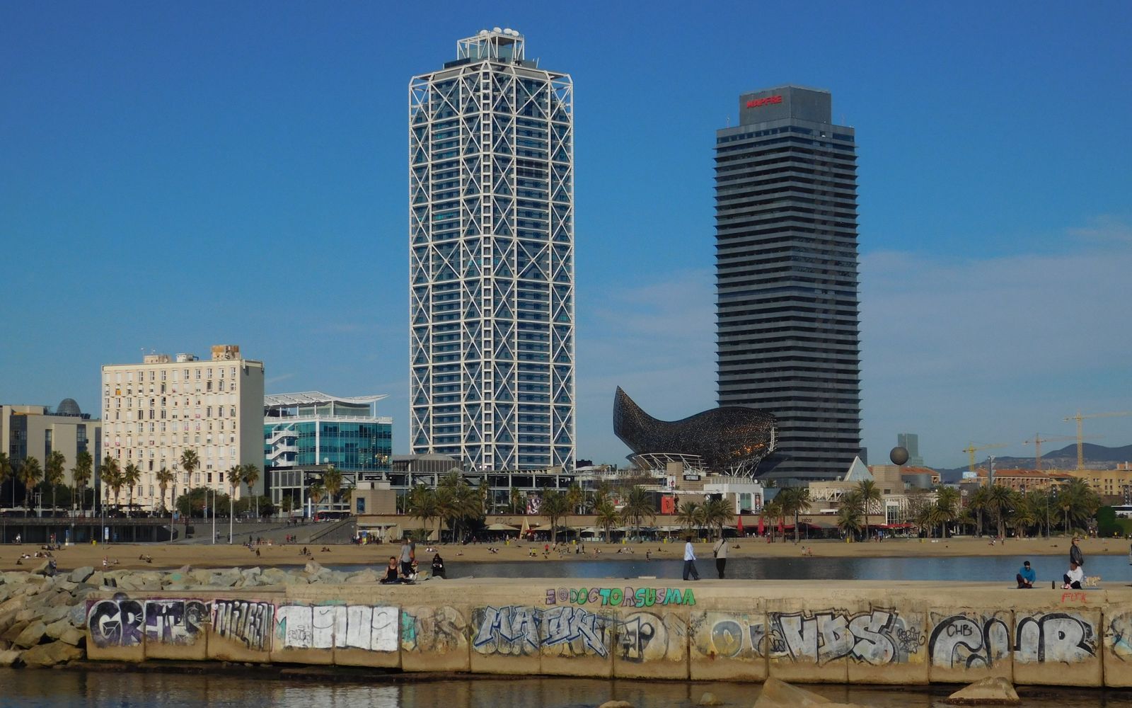 Skyline van Barcelona als bestemming voor FedEx-zendingen naar Spanje