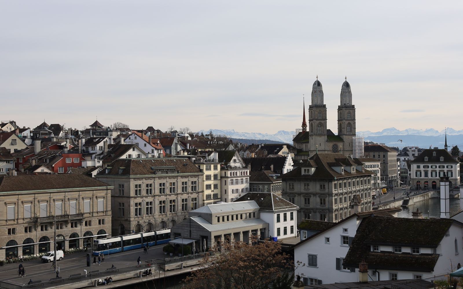 Skyline van Zürich als bestemming voor FedEx-zendingen naar Zwitserland